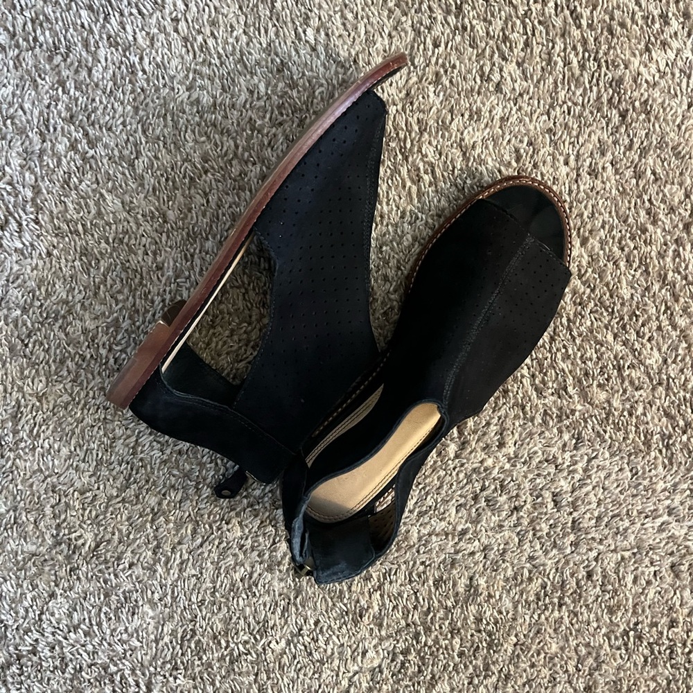 Gianni Bini sandals